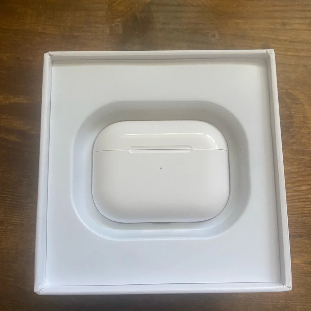 Apple AirPods Pro in White